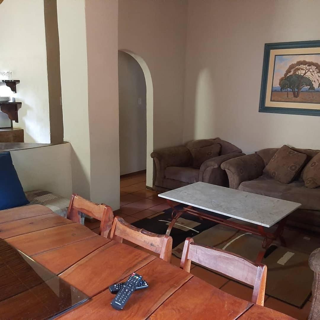 Gallery Inn Bela-Bela Extérieur photo